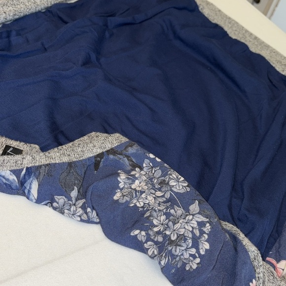 Kut From The Kloth knit blouse two-tone line sleeves round neckline floral Sz S - Picture 7 of 10